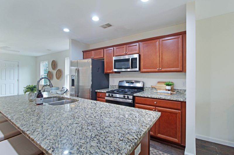 2548 Highpoint Dr, North Charleston, SC 29406