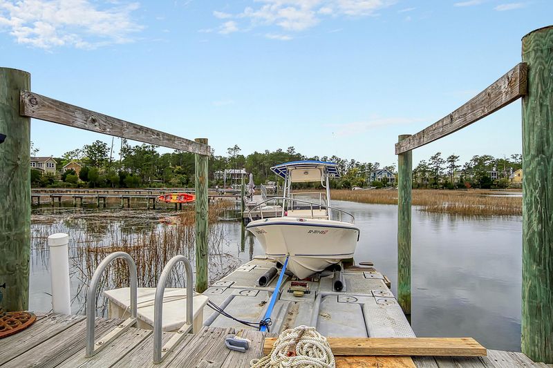 306 Commonwealth Rd, Mount Pleasant, SC 29466