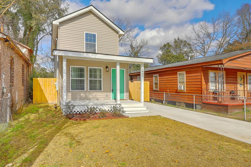 1992 Hugo Ave, North Charleston, SC 29405