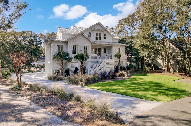 2 Conch Ct, Isle Of Palms, SC 29451