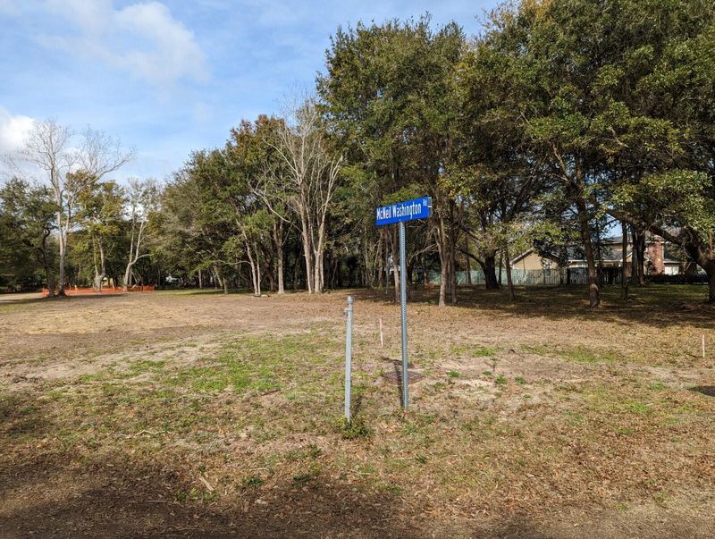 2048 Sol Legare Rd, Charleston, SC 29412