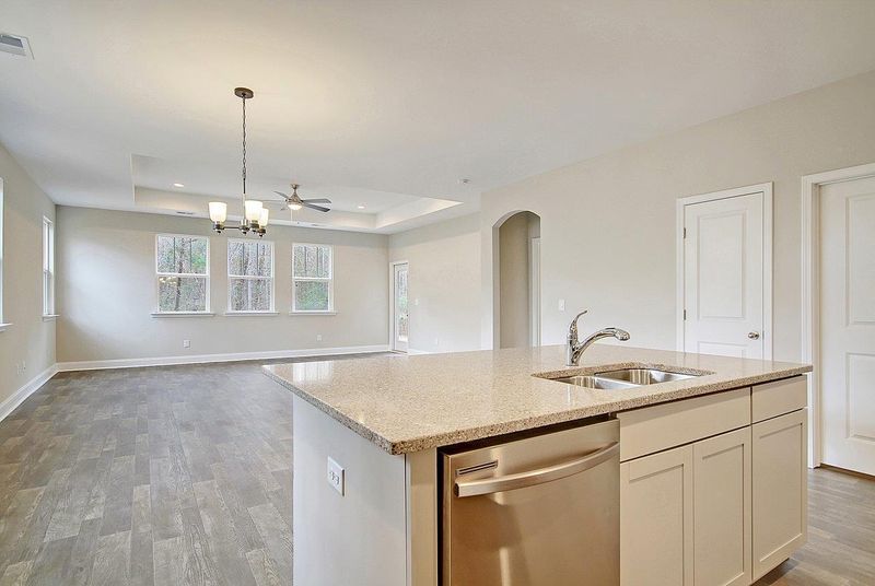 137 Cinnamon Rd, Summerville, SC 29483