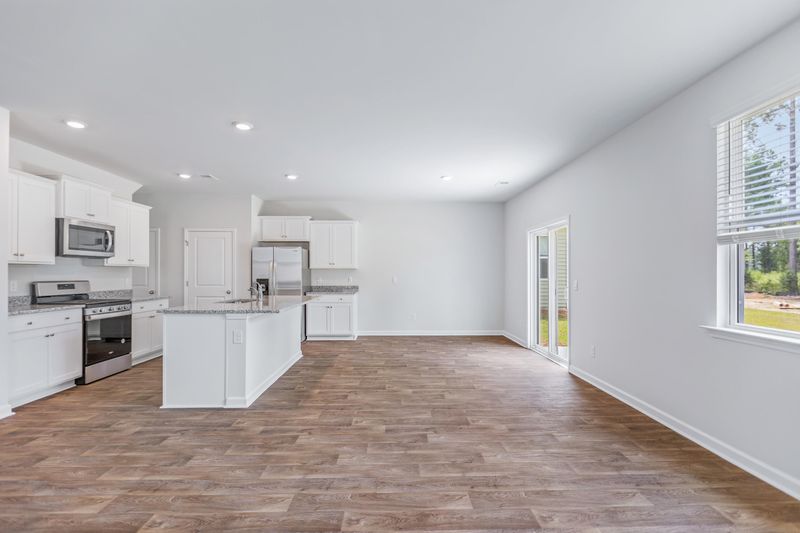 129 Sunray Ln, Summerville, SC 29486