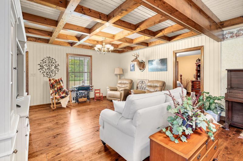 122 Kenny Creek Ln, Bonneau, SC 29431