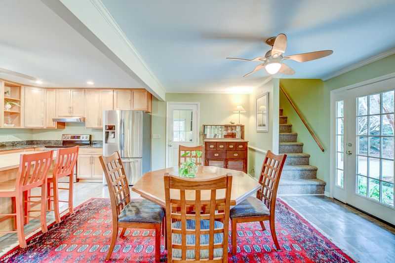 709 Old Golf Rd, Summerville, SC 29483