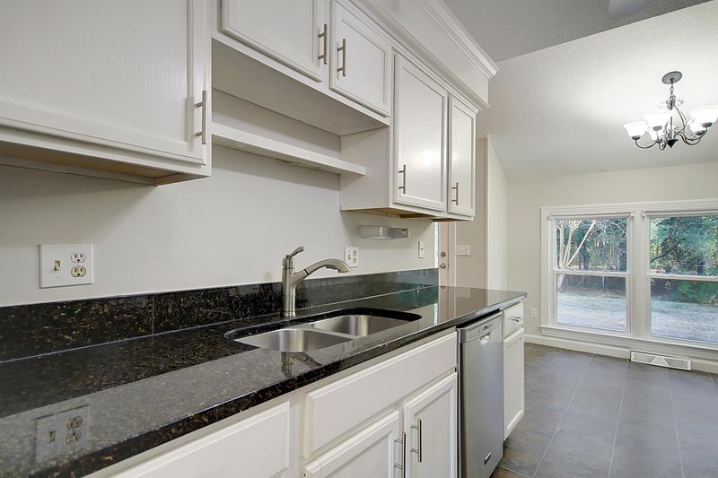 114 Sandtrap Rd, Summerville, SC 29483