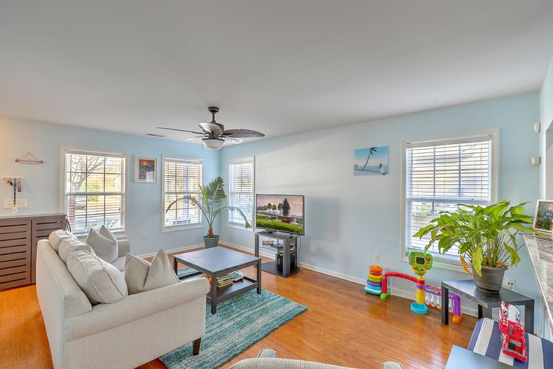 1472 Water Edge Dr, Charleston, SC 29492