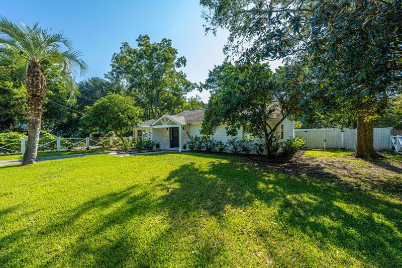 12 Pearl St, Mount Pleasant, SC 29464