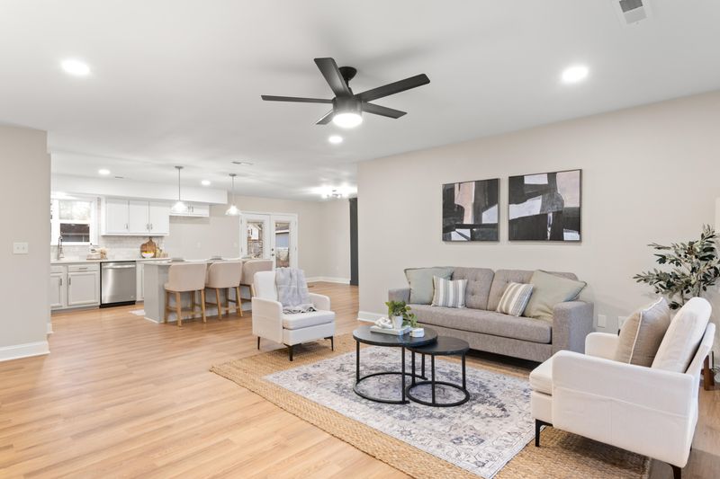 239 Horseshoe Dr, Goose Creek, SC 29445