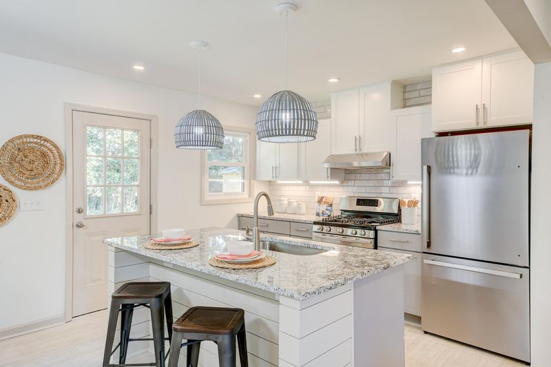6 Boardman Rd, Charleston, SC 29407