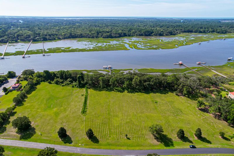 56 Anchor Watch Dr, Wadmalaw Island, SC 29487