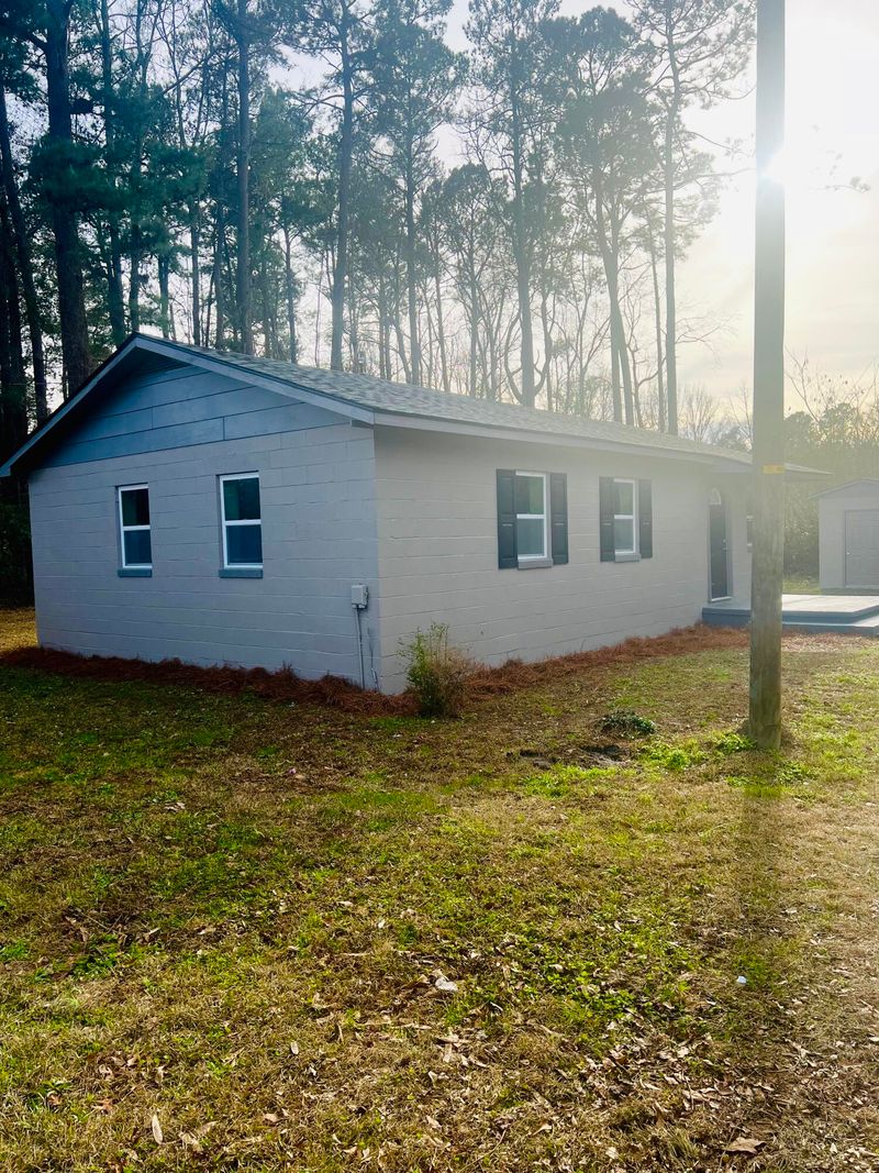 123 Lawyer Ln, Harleyville, SC 29448