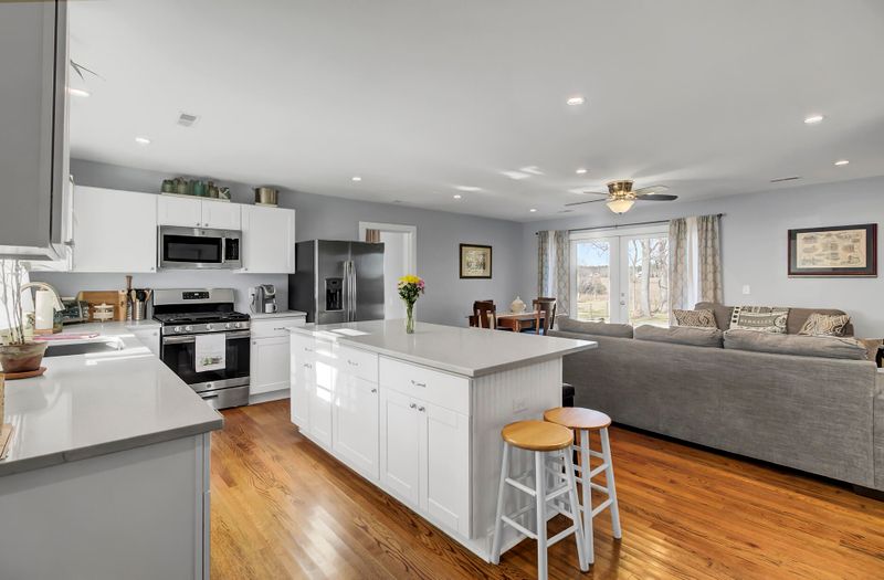 1023 Riverview Dr, Hanahan, SC 29410