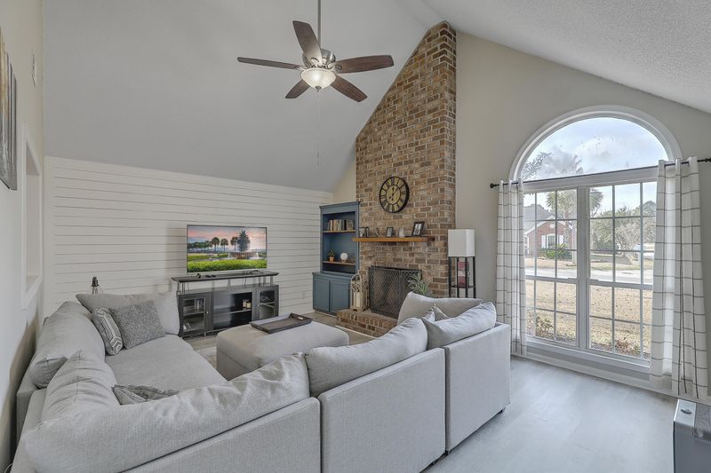 1318 Starling Rd, Hanahan, SC 29410