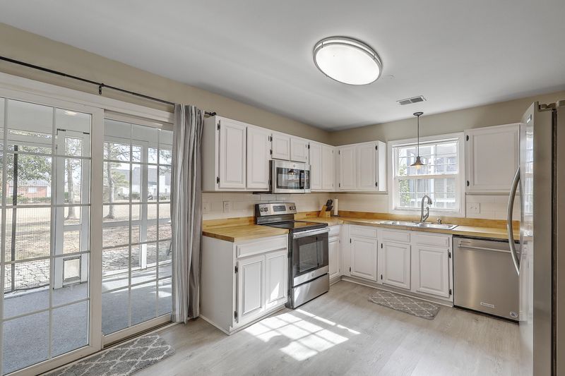 1318 Starling Rd, Hanahan, SC 29410