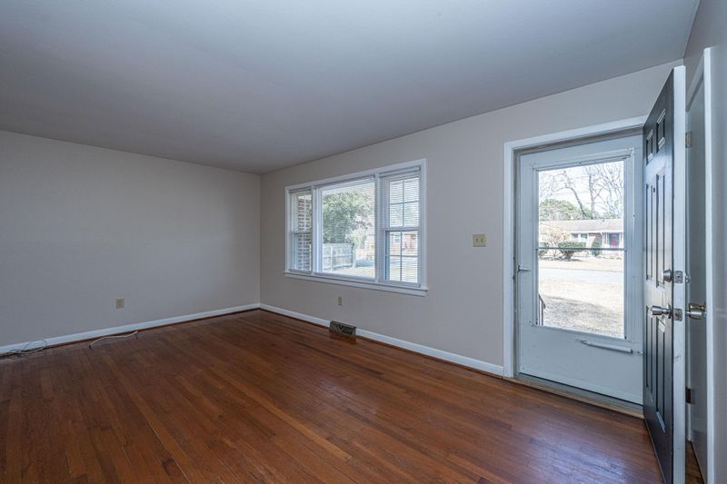2033 Boeing Ave, Charleston, SC 29407