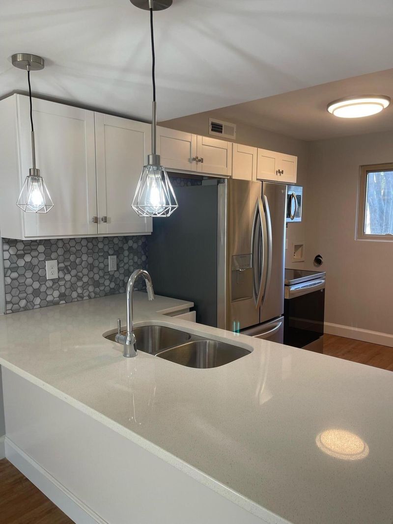 707 Andrea Ln, Hanahan, SC 29410