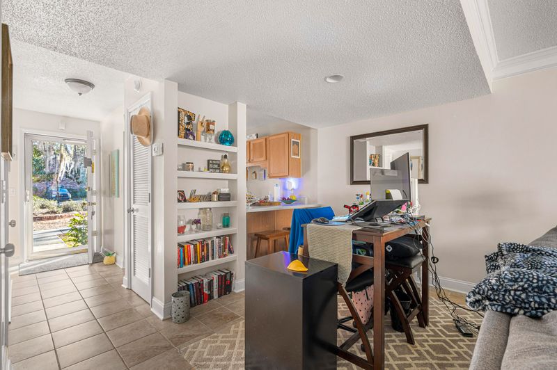 202 Andrea Ln, Hanahan, SC 29410