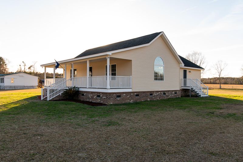 109 Woody Ln, Bonneau, SC 29431