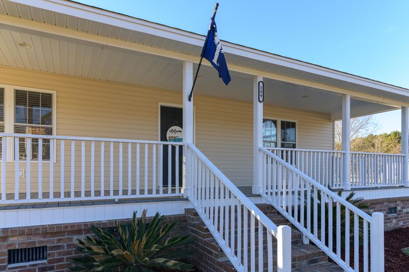 109 Woody Ln, Bonneau, SC 29431