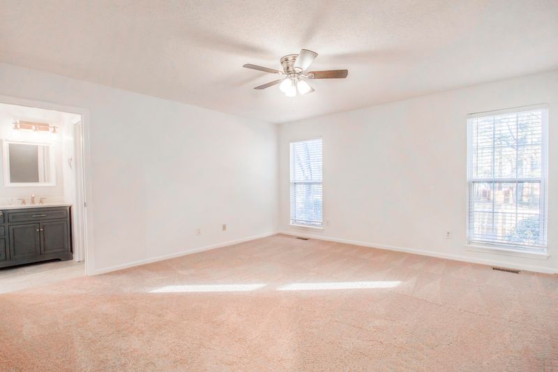 2000 Honeydew Dr, Summerville, SC 29483