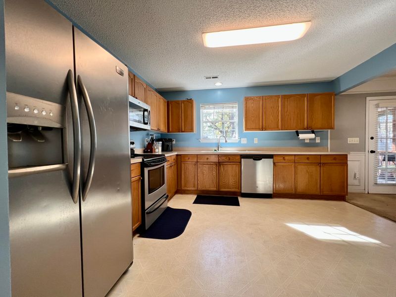 8637 Coppergrove Dr, North Charleston, SC 29420