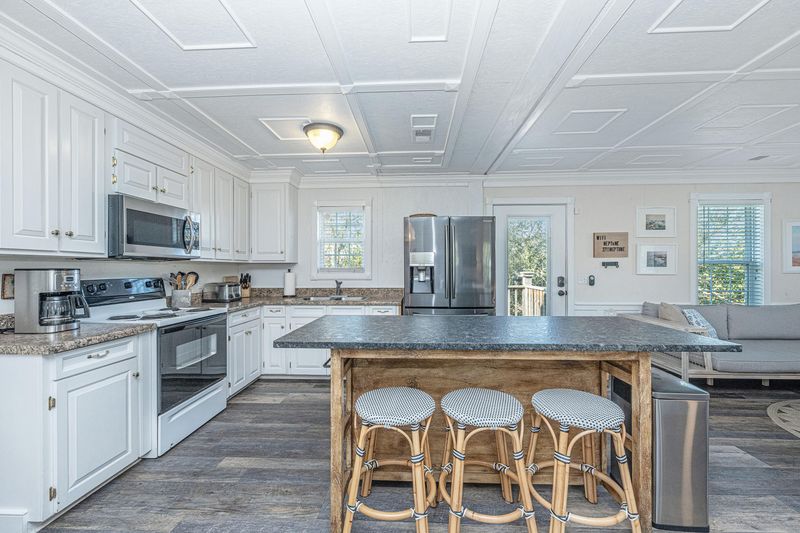 2711 Neptune St, Edisto Beach, SC 29438