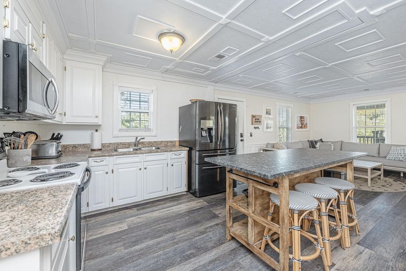 2711 Neptune St, Edisto Beach, SC 29438