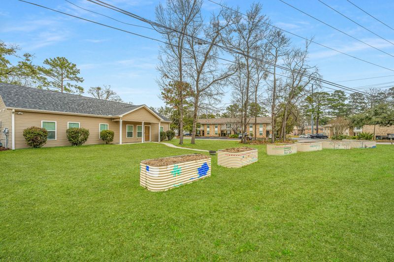 6302 Murray Dr, Hanahan, SC 29410