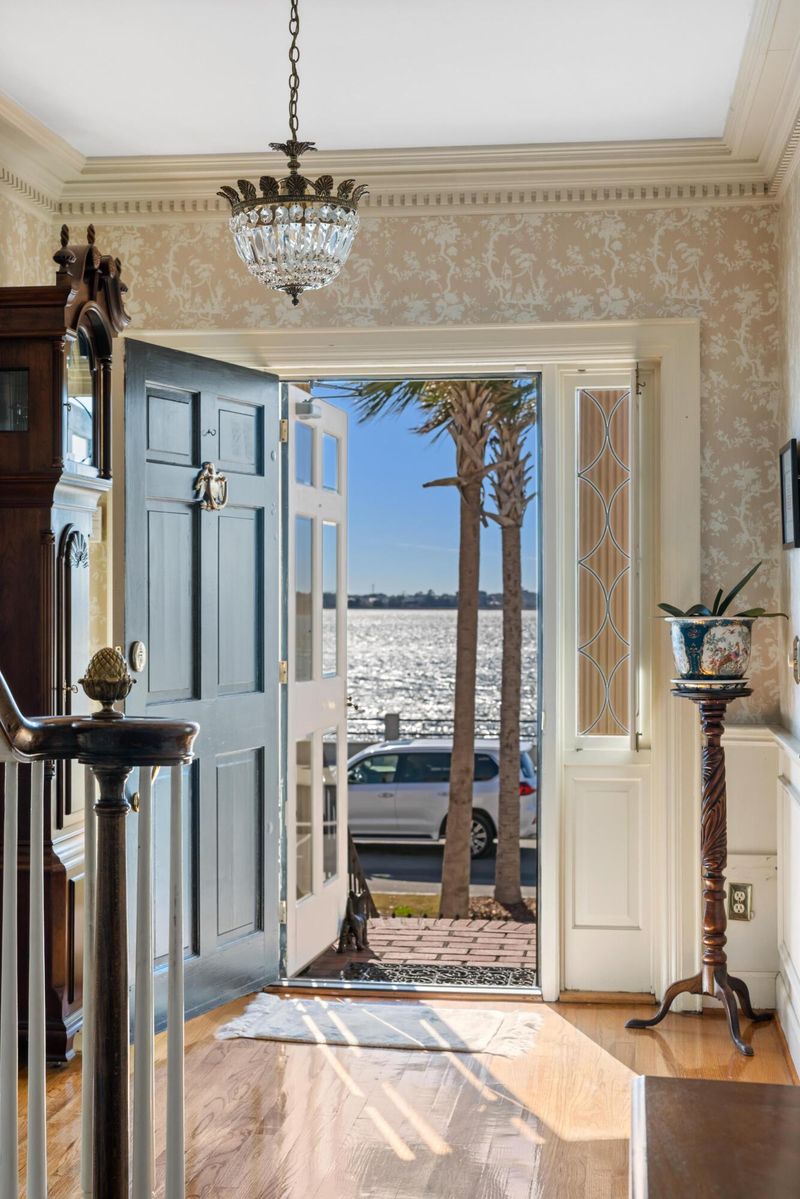 102 Murray Blvd, Charleston, SC 29401