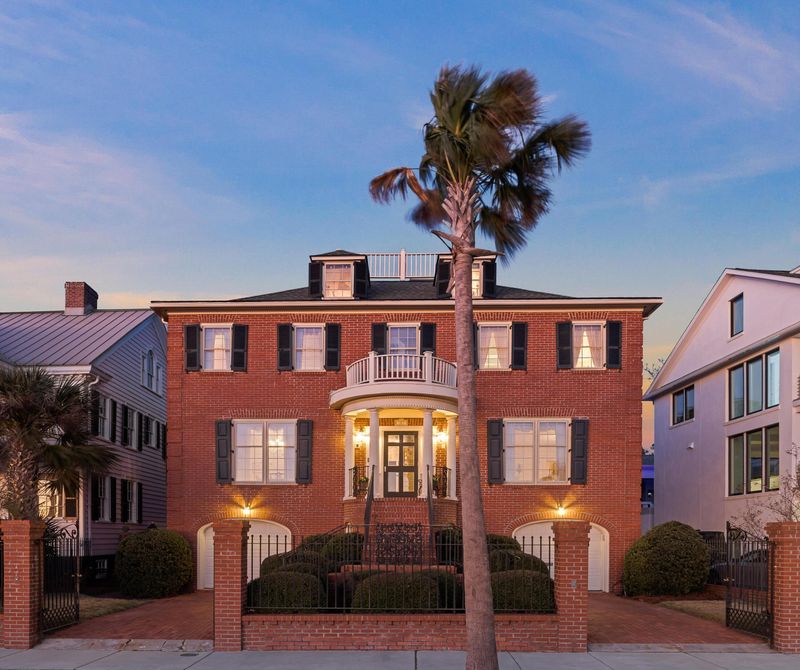 102 Murray Blvd, Charleston, SC 29401