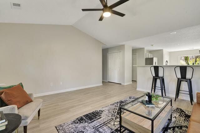 8029 Shadow Oak Dr, North Charleston, SC 29406
