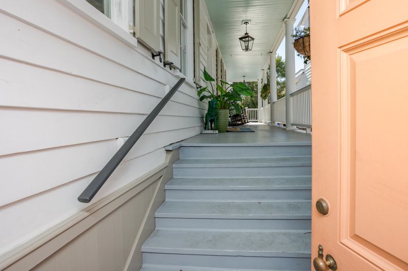 19 John St, Charleston, SC 29403