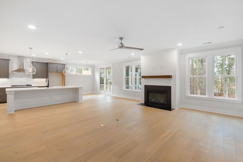 5620 Crystal Harbor Ln, Hollywood, SC 29449