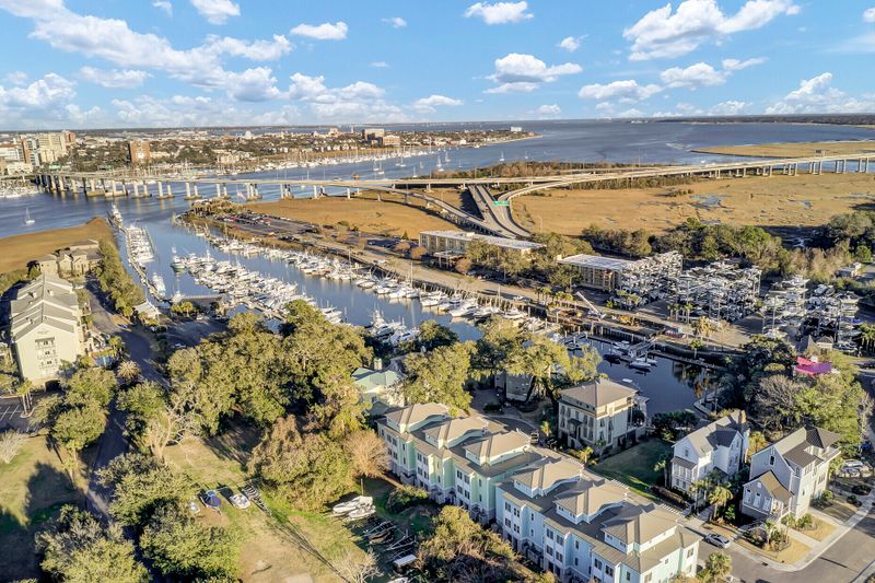 20 Transom Ct, Charleston, SC 29407