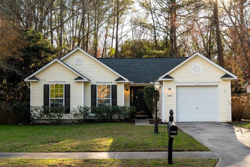 1957 Walkers Ferry Pl, Johns Island, SC 29455