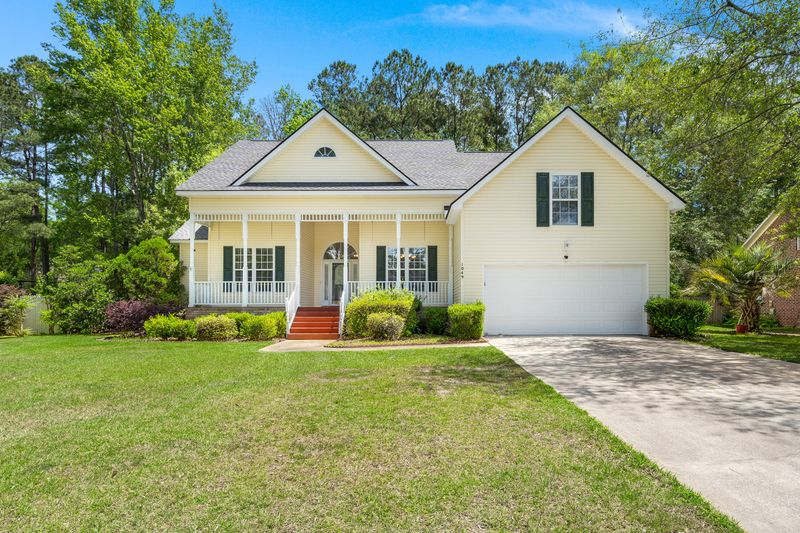 1049 Trotters Blvd, Summerville, SC 29483