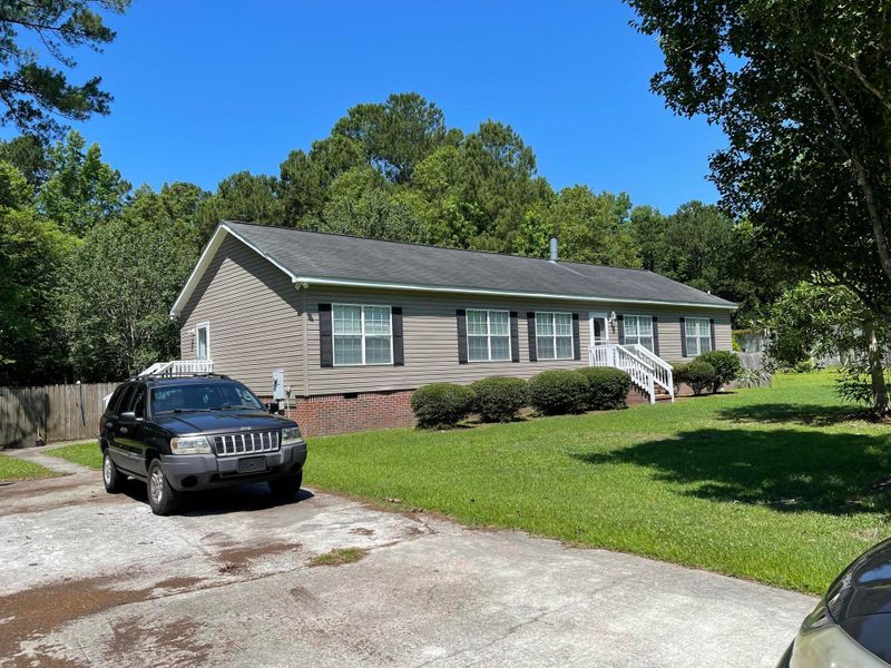 104 Community Rd, Summerville, SC 29485