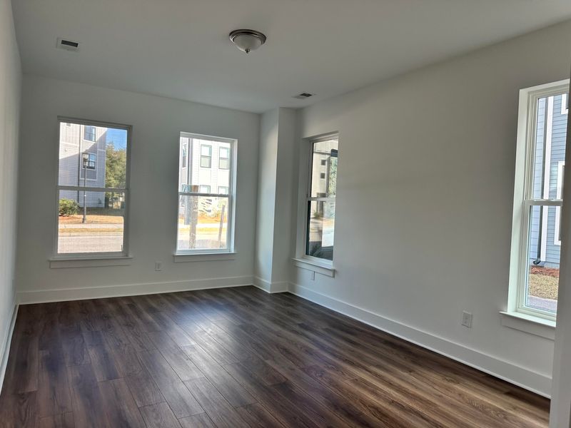 4593 Mixson Ave, North Charleston, SC 29405