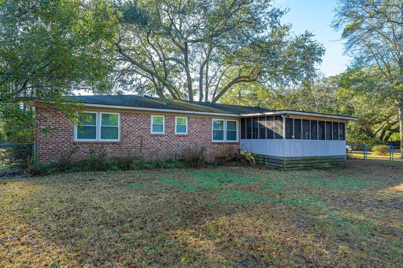 886 Stiles Dr, James Island, SC 29412