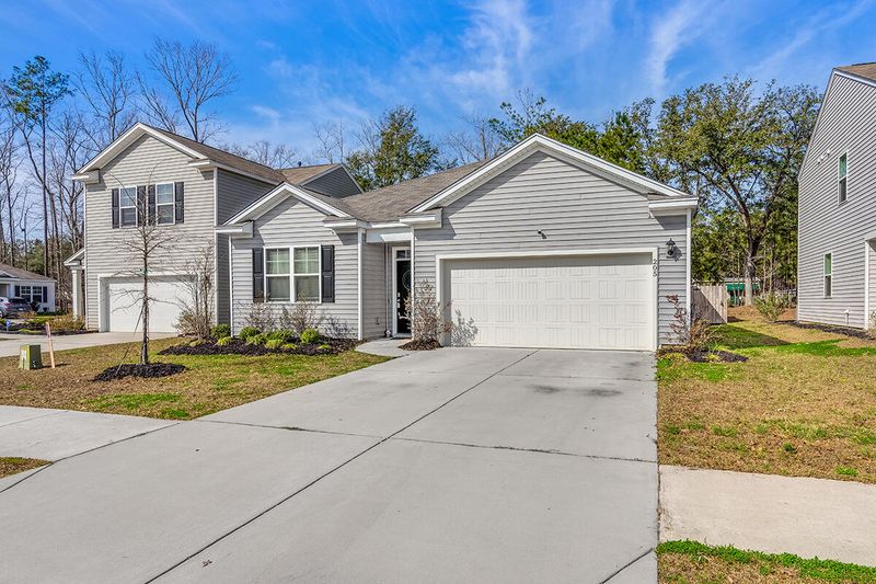 205 Lapping Waters Dr, Summerville, SC 29483
