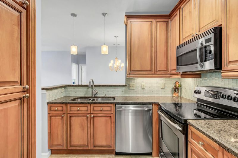 1600 Long Grove Dr #221, Mount Pleasant, SC 29464