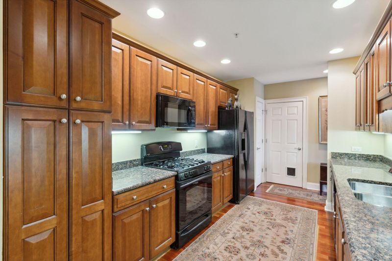 498 Albemarle Rd #205, Charleston, SC 29407