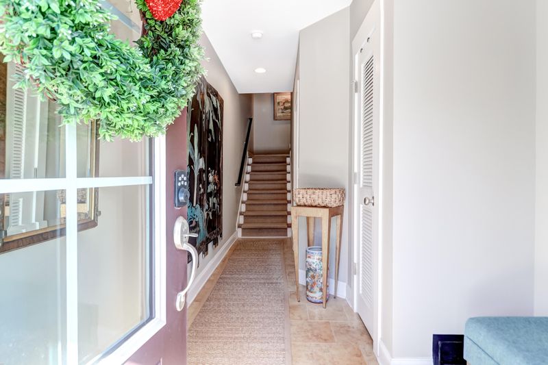 136 Slipper Shell Ct, Mount Pleasant, SC 29464