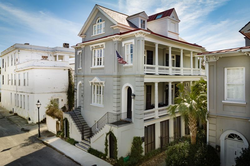 1 Water St, Charleston, SC 29401