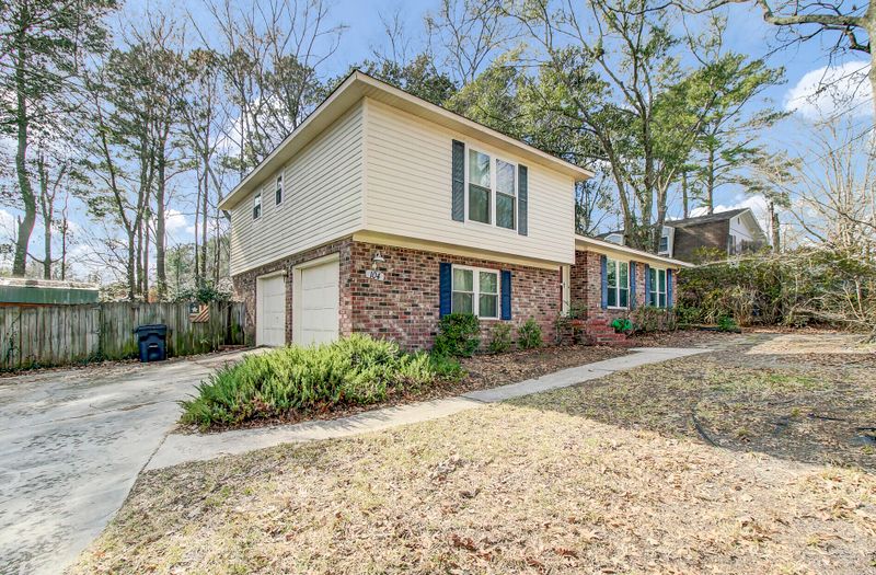 104 Honeysuckle Ln, Summerville, SC 29485