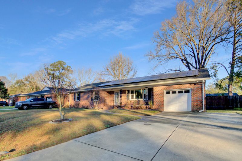 1390 White Dr, Charleston, SC 29407
