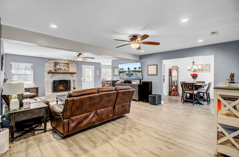 215 Smythe Dr, Summerville, SC 29485