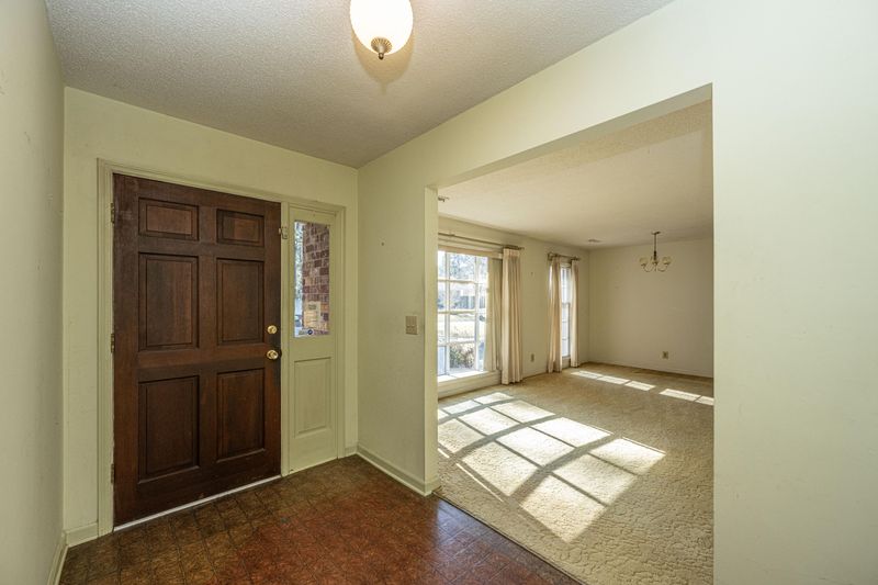 101 Foxborough Rd, Goose Creek, SC 29445