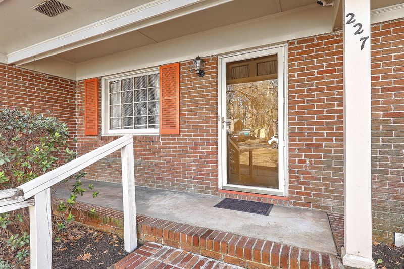 227 Forest Cir, Summerville, SC 29483